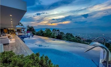 VENTA de CASA MANSIÓN en el Poblado - Palmas, 1 nivel. Pedido $16.000