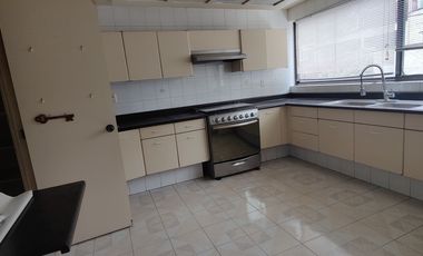 CASA PARA REMODELAR EN CERRADA EN LOMAS DE CHAPULTEPEC (V)