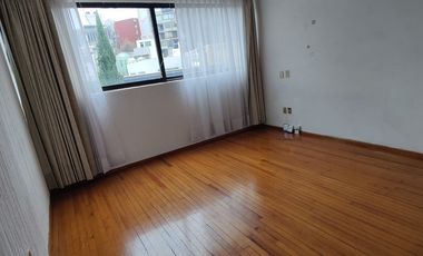 CASA PARA REMODELAR EN CERRADA EN LOMAS DE CHAPULTEPEC (V)