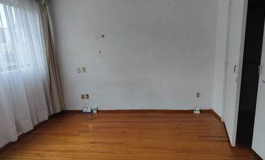 CASA PARA REMODELAR EN CERRADA EN LOMAS DE CHAPULTEPEC (V)