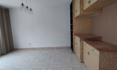 CASA PARA REMODELAR EN CERRADA EN LOMAS DE CHAPULTEPEC (V)