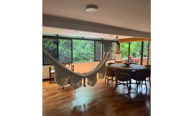 Apartamento en el Poblado con excelente ubicación, ideal para reformar