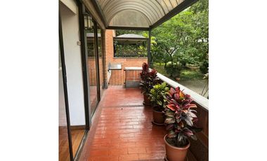 Apartamento en el Poblado con excelente ubicación, ideal para reformar