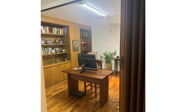 Apartamento en el Poblado con excelente ubicación, ideal para reformar