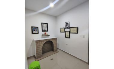 SE VENDE CASA 2 PISOS  B/ VILLANOVA, ZONA NORTE DE MONTERA