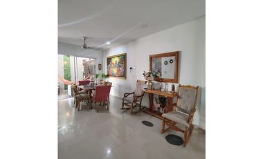 SE VENDE CASA 2 PISOS  B/ VILLANOVA, ZONA NORTE DE MONTERA