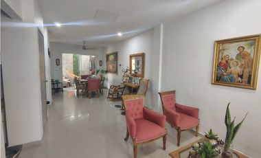 SE VENDE CASA 2 PISOS  B/ VILLANOVA, ZONA NORTE DE MONTERA