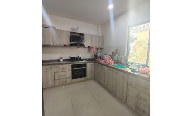 SE VENDE CASA 2 PISOS  B/ VILLANOVA, ZONA NORTE DE MONTERA