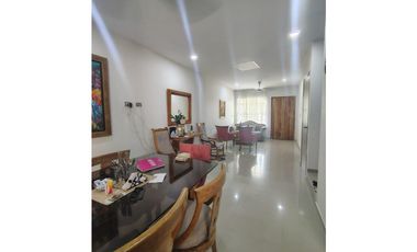 SE VENDE CASA 2 PISOS  B/ VILLANOVA, ZONA NORTE DE MONTERA