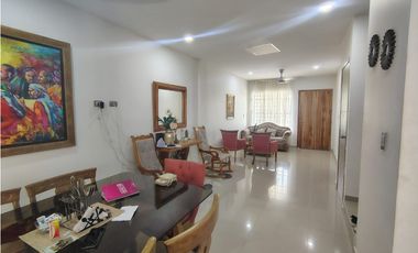 SE VENDE CASA 2 PISOS  B/ VILLANOVA, ZONA NORTE DE MONTERA