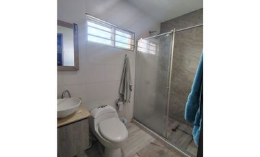 SE VENDE CASA 2 PISOS  B/ VILLANOVA, ZONA NORTE DE MONTERA