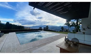 Venta moderna casa con piscina y vista a la ciudad