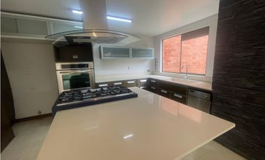 CASA EN ARRIENDO SECTOR LOMA DEL ATRAVESADO - ENVIGADO