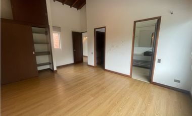 CASA EN ARRIENDO SECTOR LOMA DEL ATRAVESADO - ENVIGADO