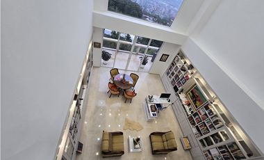 VENTA CASA MODERNA con PISCINA en el Poblado, Palmas. Pedido $14.000