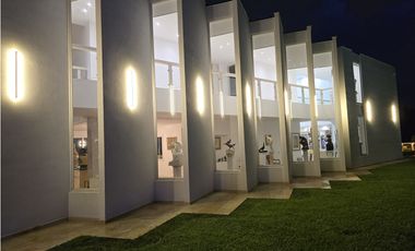 VENTA CASA MODERNA con PISCINA en el Poblado, Palmas. Pedido $14.000
