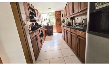 Apartamento en Venta El Poblado, Medellín. Amplio y sin ruido urbano.
