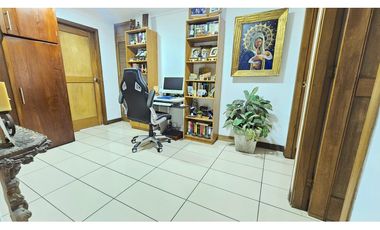 Apartamento en Venta El Poblado, Medellín. Amplio y sin ruido urbano.