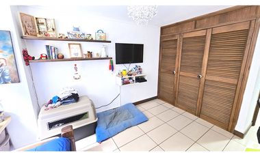 Apartamento en Venta El Poblado, Medellín. Amplio y sin ruido urbano.