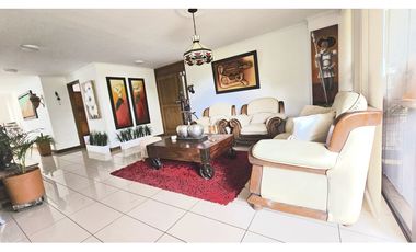 Apartamento en Venta El Poblado, Medellín. Amplio y sin ruido urbano.