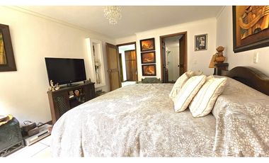 Apartamento en Venta El Poblado, Medellín. Amplio y sin ruido urbano.