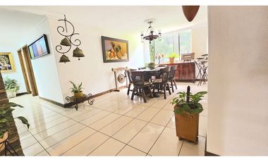 Apartamento en Venta El Poblado, Medellín. Amplio y sin ruido urbano.