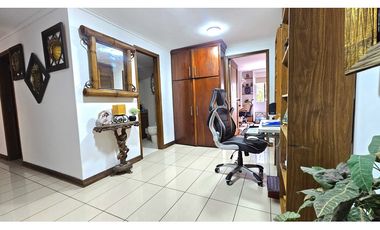 Apartamento en Venta El Poblado, Medellín. Amplio y sin ruido urbano.