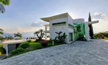 Copia de Venta de moderna CASA con piscina a en el Poblado, sector Palmas.