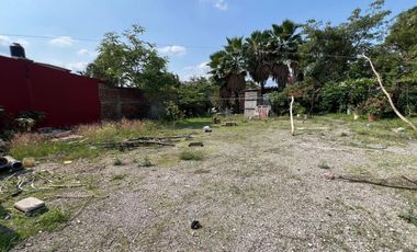 Terreno comercial sobre Paseo Cuauhnahuac en Tejalpa Morelos