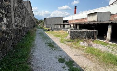 Terreno comercial sobre Paseo Cuauhnahuac en Tejalpa Morelos