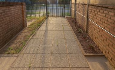 VENTA TRIPLEX A RECICLAR CON QUINCHO – MAR DE AJO