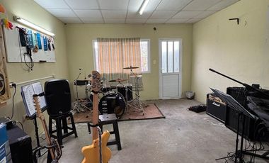CASA EN VENTA EN PEHUAJO CON GARAGE Y QUINCHO