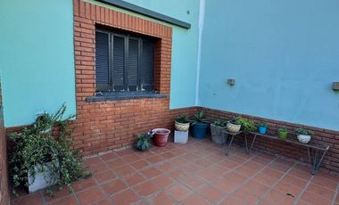 CASA EN VENTA EN PEHUAJO CON GARAGE Y QUINCHO