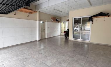 CASA EN VENTA EN PEHUAJO CON GARAGE Y QUINCHO