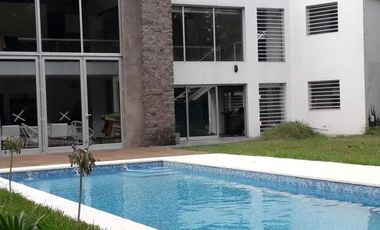 ALQUILER MODERNA CASA C/ PILETA LOMA VERDE