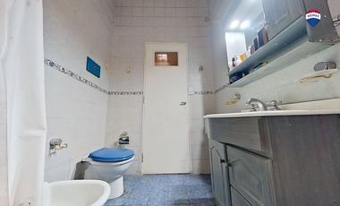 Venta casa 4 amb más depto jardín chingolo Lanús