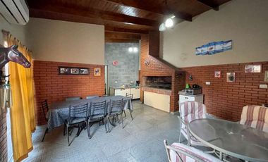 VENTA CASA 4 AMB VARELA- COCHERA Y PATIO