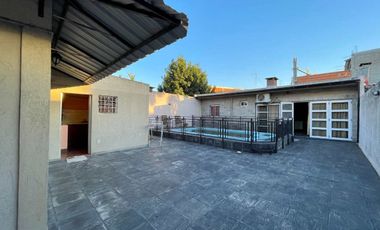 VENTA CASA 4 AMB VARELA- COCHERA Y PATIO