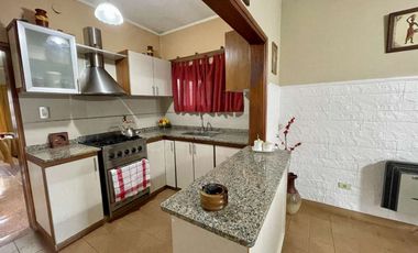 VENTA CASA 4 AMB VARELA- COCHERA Y PATIO