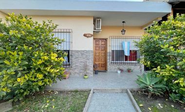 VENTA CASA 4 AMB VARELA- COCHERA Y PATIO