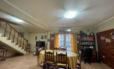 VENTA CASA 4 AMB VARELA- COCHERA Y PATIO
