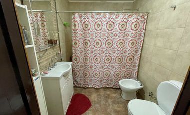 VENTA CASA 4 AMB VARELA- COCHERA Y PATIO