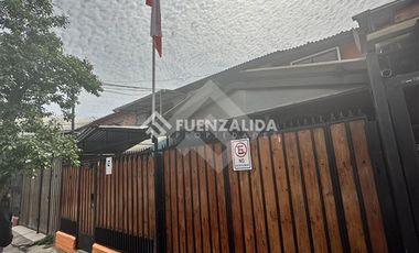 Casa en Venta en Av. Teniente Cruz con Av. Laguna Sur