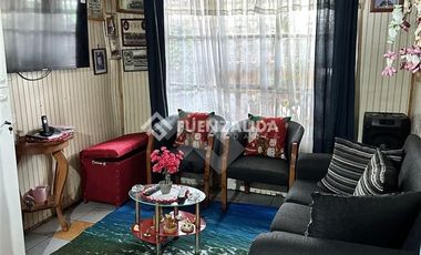 Casa en Venta en Av. Teniente Cruz con Av. Laguna Sur