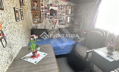 Casa en Venta en Av. Teniente Cruz con Av. Laguna Sur