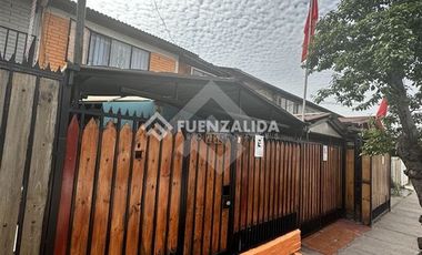 Casa en Venta en Av. Teniente Cruz con Av. Laguna Sur