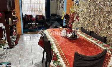 Casa en Venta en Av. Teniente Cruz con Av. Laguna Sur