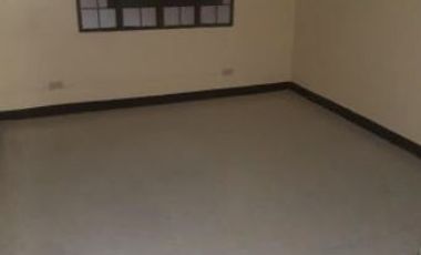 East Grace Park 3-Bedroom Apartment in 5-Storey Residential for Rent, Caloocan