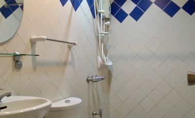 Furnished 1BR Condo near Legazpi Village Park