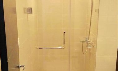 Studio with balcony, corner unit in Newport City for rent